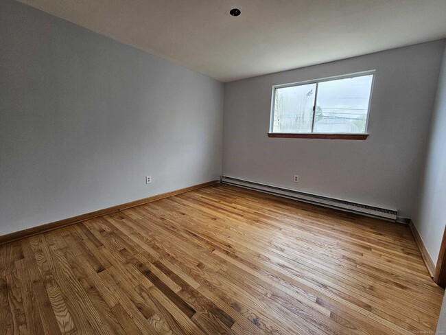 387 Bucks Hl Rd in Waterbury, CT - Building Photo - Building Photo