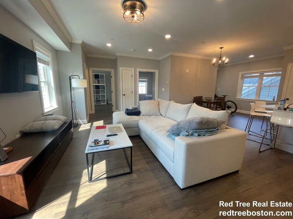 862 Washington St, Unit #3R in Norwood, MA - Foto de edificio
