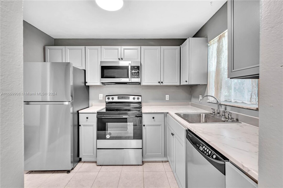 5100 SW 64th Ave, Unit DAVIE LUXURY CONDO in Davie, FL - Foto de edificio