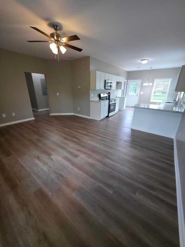 207 Charlotte Cir in Statham, GA - Foto de edificio - Building Photo