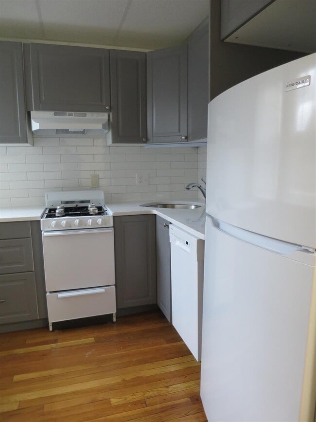 32 College Ave, Unit 3 in Somerville, MA - Foto de edificio - Building Photo