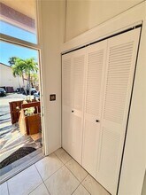 281 W Park Dr, Unit 814 in Miami, FL - Building Photo - Building Photo