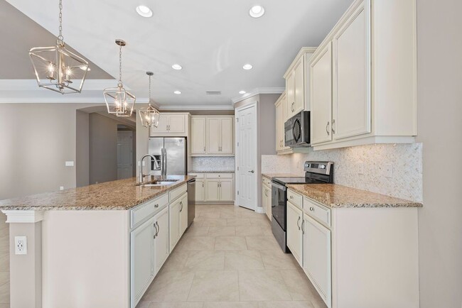 16361 Aberdeen Wy in Naples, FL - Building Photo - Building Photo