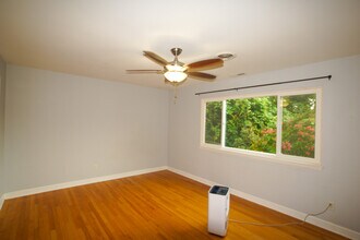 205 Sunrise Ln in Chapel Hill, NC - Building Photo - Building Photo