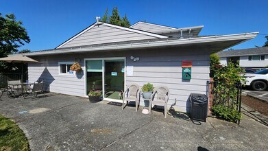 4523 SW Luradel St in Portland, OR - Building Photo - Building Photo