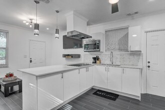 2608 W Swann Ave-Unit -2 in Tampa, FL - Building Photo - Building Photo