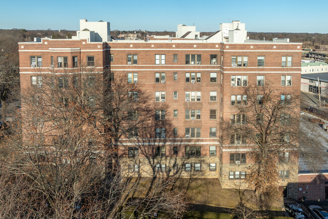 Alden House in Larchmont, NY - Building Photo - Building Photo