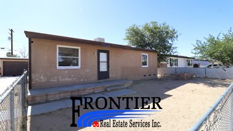 421 N Helena St in Ridgecrest, CA - Building Photo