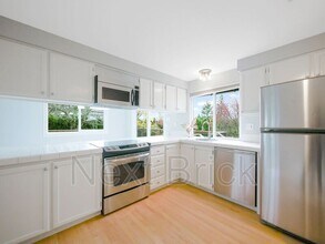 1819 211th Way NE in Sammamish, WA - Building Photo - Building Photo