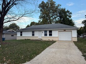 607 Aspen Dr in Nixa, MO - Building Photo