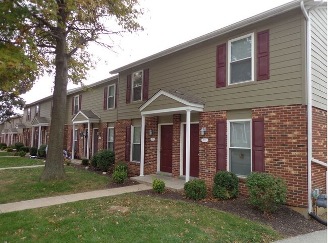 Falcons Way Townhomes in St. Charles, MO - Building Photo - Primary Photo