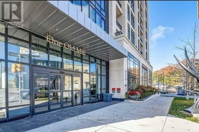 1-521 Old Mill Dr in Toronto, ON - Building Photo - Building Photo