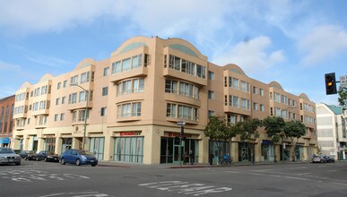 Phoenix Plaza in Oakland, CA - Building Photo - Building Photo