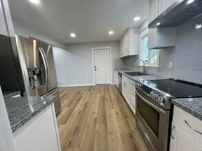 1-148 1/2 Winema Way in Medford, OR - Building Photo - Building Photo