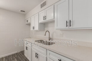 8639 N 7th St in Phoenix, AZ - Building Photo