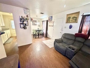 915 N 7th St in Sanger, TX - Building Photo - Building Photo