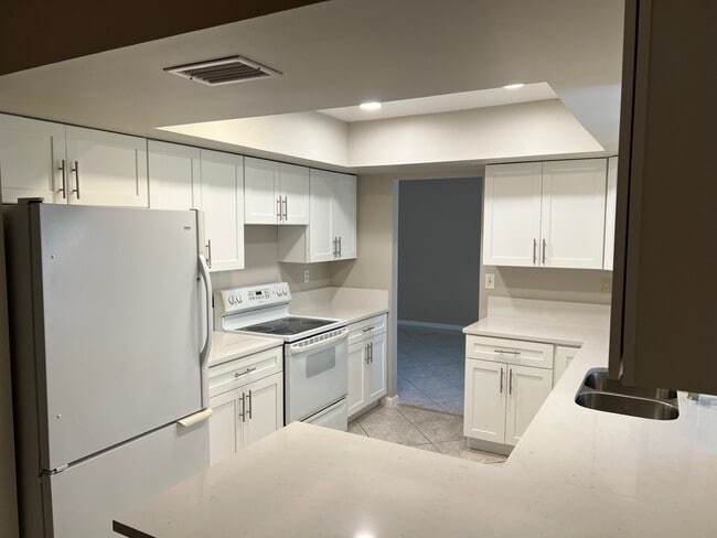 6311 NW 90th Ave in Tamarac, FL - Building Photo - Building Photo
