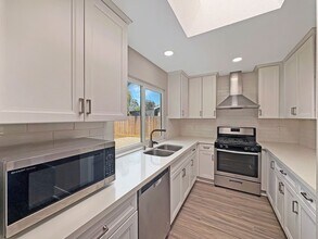 8455 Jade Coast Dr in San Diego, CA - Building Photo - Building Photo