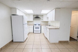 220 Sandy Springs Pl NE in Atlanta, GA - Building Photo - Building Photo