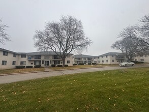3810 S 84th St in Milwaukee, WI - Foto de edificio - Building Photo