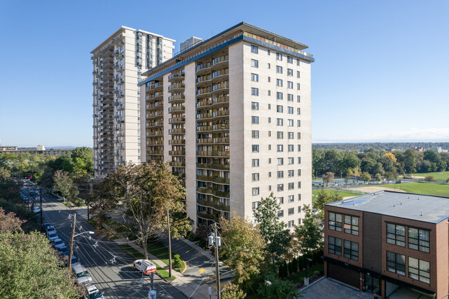 The Devonshire in Hackensack, NJ - Foto de edificio - Building Photo