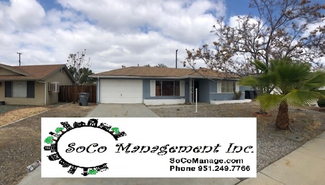 220 Jade Dr in Hemet, CA - Building Photo