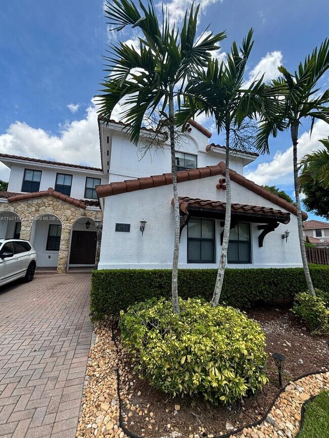 9713 NW 8th Terrace in Miami, FL - Building Photo - Building Photo