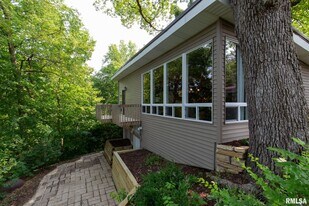 4640 5th Ave in Moline, IL - Building Photo