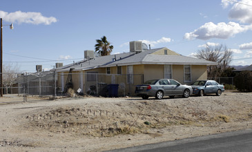 251 Juniper St in Barstow, CA - Building Photo - Building Photo