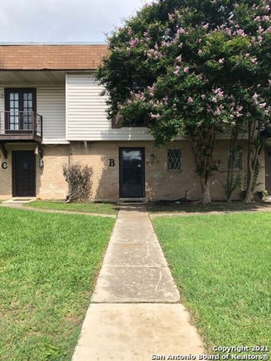 11015 Mt Boracho Dr in San Antonio, TX - Building Photo