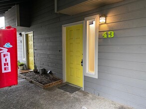 2 Bed 1.5 bath Large Townhome With Garage  in Auburn, WA - Foto de edificio - Interior Photo