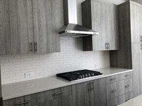 6604 Sterling Dr in Sandy Springs, GA - Foto de edificio - Building Photo