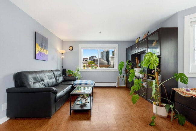 1616 Summit Ave, Unit Apt 301 in Seattle, WA - Building Photo - Building Photo