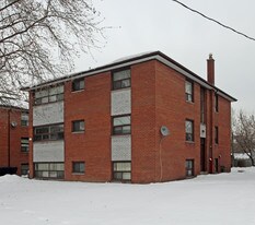 421 Pharmacy Ave in Toronto, ON - Building Photo