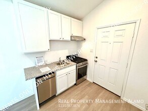4239 Thalweg Way in San Antonio, TX - Building Photo - Building Photo