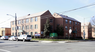 Syphax Gardens in Washington, DC - Building Photo - Building Photo