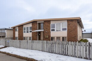 1818 41 St SE in Calgary, AB - Building Photo