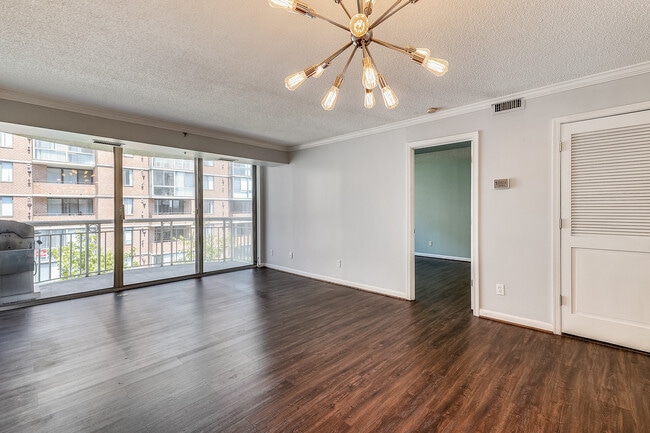 property at 1200 Braddock Pl