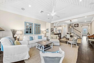 120 Grove Way in Delray Beach, FL - Foto de edificio - Building Photo