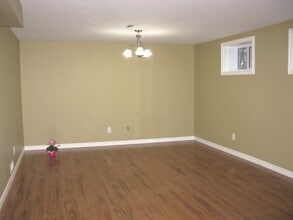 105 Bayview Pky in Newmarket, ON - Building Photo - Building Photo