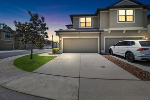 5129 Bay Isle Cir in Clearwater, FL - Building Photo