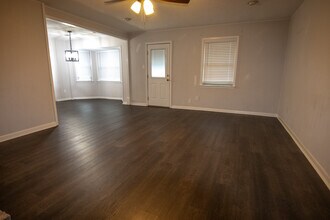 5108 Twin Oaks St in Orange, TX - Building Photo - Building Photo