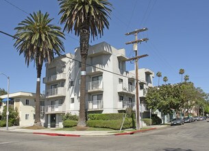 1200 N Orange Dr in Los Angeles, CA - Building Photo - Building Photo