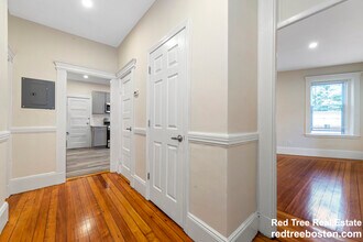 46 Brackett St, Unit 2 in Boston, MA - Building Photo - Building Photo