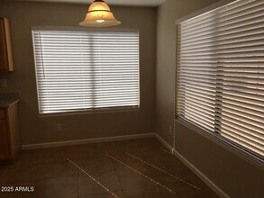 2503 W White Feather Ln in Phoenix, AZ - Foto de edificio - Building Photo