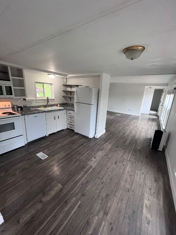 16 Sassy Ln in Sunrise Beach, MO - Foto de edificio - Building Photo