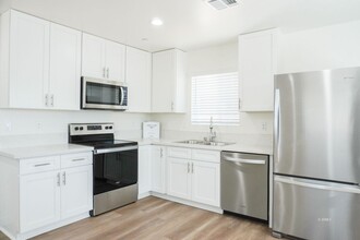 1236 S Farragut St in Ridgecrest, CA - Building Photo - Building Photo