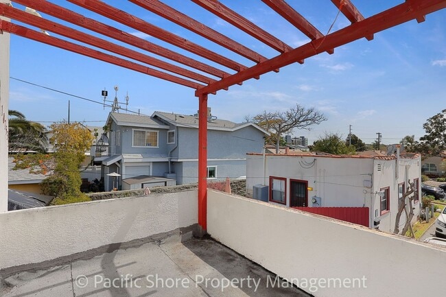 10753 Tabor St in Los Angeles, CA - Building Photo - Building Photo