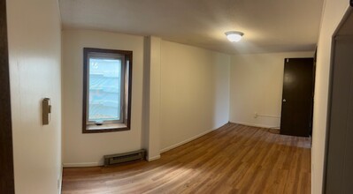604 W Oak St, Unit B in Osakis, MN - Building Photo - Building Photo