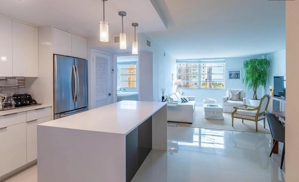 150 SE 25th Rd, Unit 6B in Miami, FL - Foto de edificio